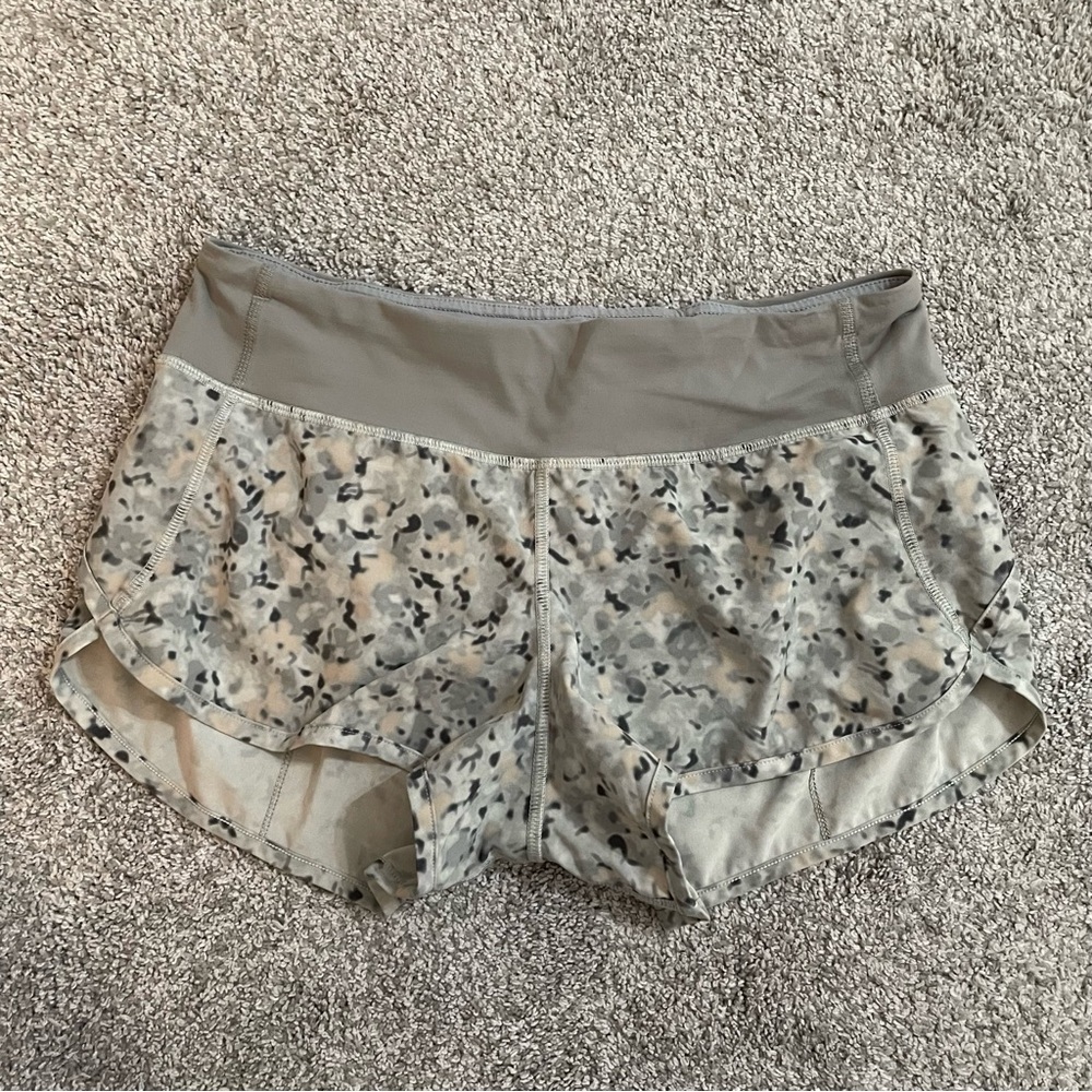 Lululemon Women's Size 6 Speed Athletic Shorts Not So Petite Fleur Silver Spoon